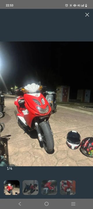 Yamaha Aerox Roja y Blanca