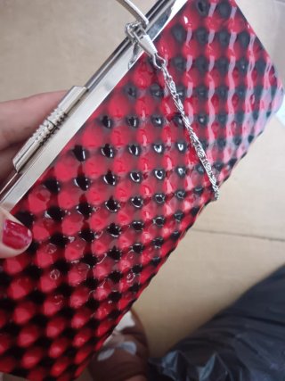 Bolso de fiesta rojo y negro