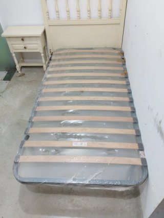 Conjunto Cama, Colchon, Cabecero y Mesita