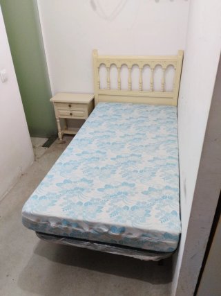 Conjunto Cama, Colchon, Cabecero y Mesita