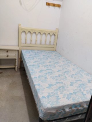 Conjunto Cama, Colchon, Cabecero y Mesita