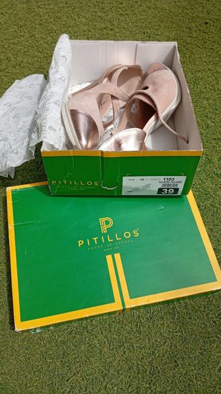 Zapatos Pitillos T39 nude y oro