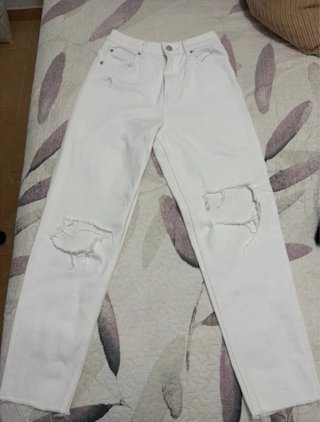 Pantalón vaquero blanco roto