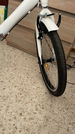 Triciclo bianco per adulti con cesta