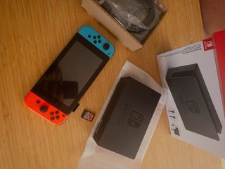 Nintendo Switch + Mario Kart 8 Deluxe Set