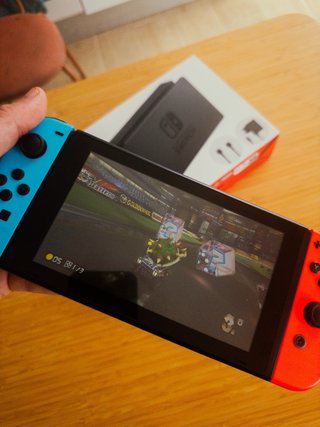 Nintendo Switch + Mario Kart 8 Deluxe Set