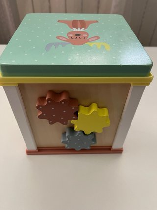 Cubo de actividades de madera