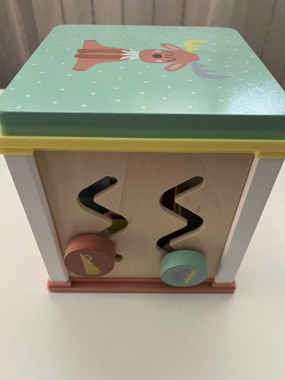 Cubo de actividades de madera