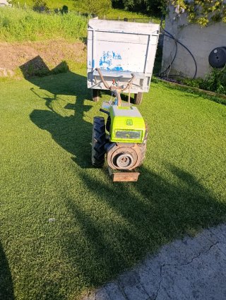 Motocultor con remolque