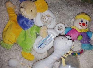 4 juguetes Bebé + 3 bodis 3/6meses
