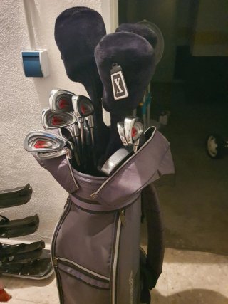 Bolsa de golf con carro y palos
