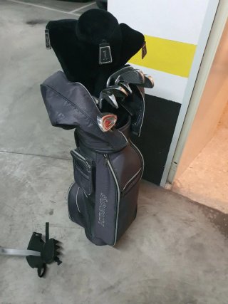 Bolsa de golf con carro y palos