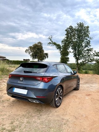 SEAT LEON FR 2021 - PRECIO NO NEGOCIABLE