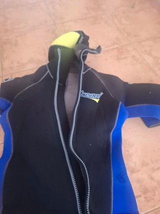 Traje de buceo Cressi y accesorios