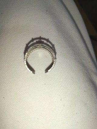 Anillo plateado con diseño