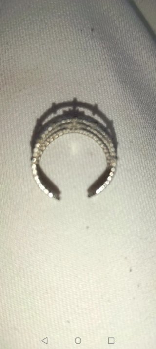 Anillo plateado con diseño