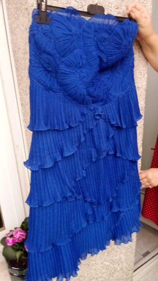 Vestido palabra de honor azul eléctrico