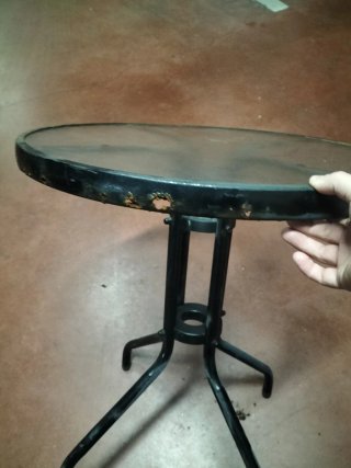 Tavolo da giardino in vetro e metallo