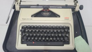 Máquina de escribir AEG Olympia Regina de Luxe