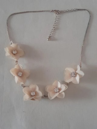 Lote 3 collares: estrella, reloj arena, flores