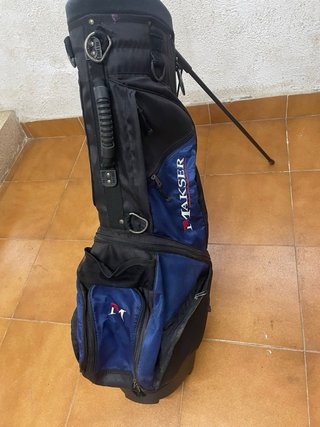 Carro de golf Makser con palos