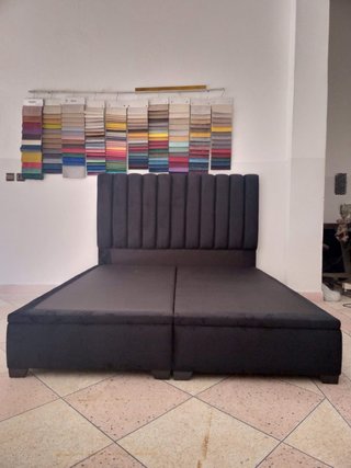 Base de cama tapizada terciopelo negro