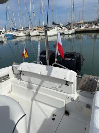Beneteau Flyer 750 Open con 2 fuerabordas Suzuki