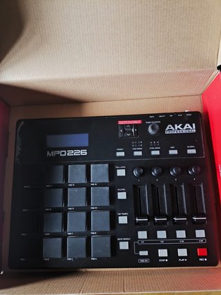 Akai MPD226 Controlador MIDI 16 Pads