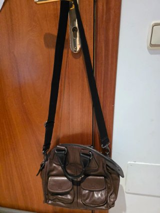 Bolso de piel marrón