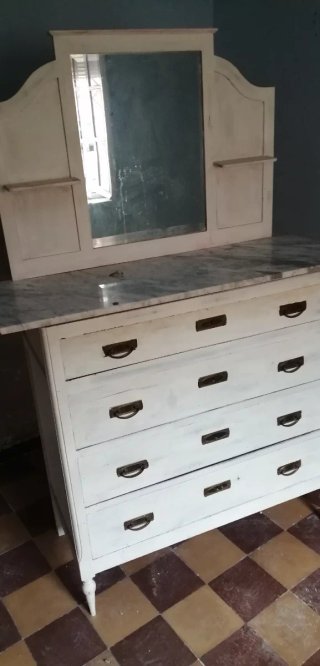 Mueble tocador con espejo y cajones