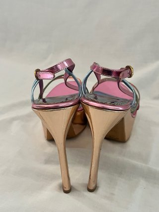 Tacones YSL dorados y rosas