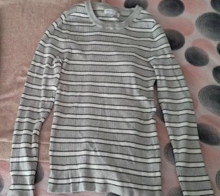 Camisa de rayas.