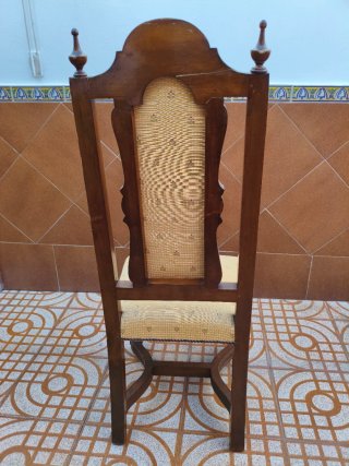 Mesa y 6 sillas y 1 espejo
