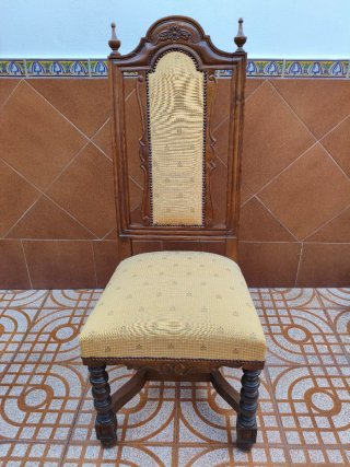 Mesa y 6 sillas y 1 espejo