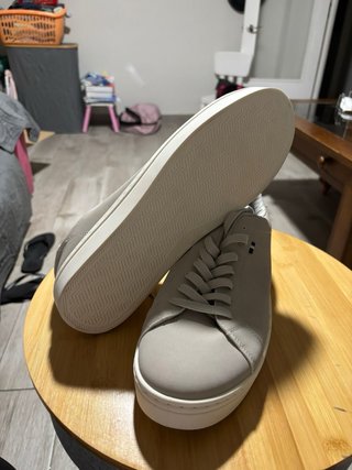 Tenis Lefties grises y blancos