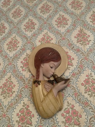Figura mural vintage niña con pájaro años 60/70 de