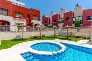 Casa adosada en venta en Nueva Torrevieja - Aguas Nuevas en Torrevieja