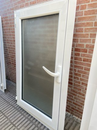 Puerta/Ventana PVC Blanca con Vidrio