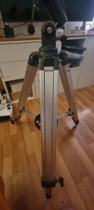 Trípode robusto para telescopio