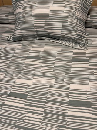 Edredón Cama 1.50 Gris y Blanco con dos cojines