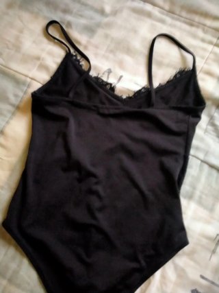 Body negro con encaje