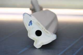 Porcelana Tang: Figura niña desperezándosse. Biscuit. Años 60.