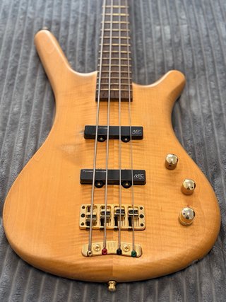 Warwick Proline Gold Bajo Eléctrico