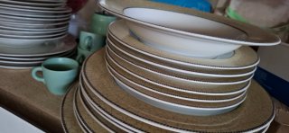 Set piatti beige