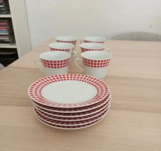 Juego de 6 tazas y platillos a cuadros