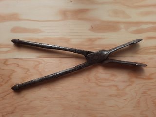 Tenazas de forja antiguas 40 cm remate bellotas