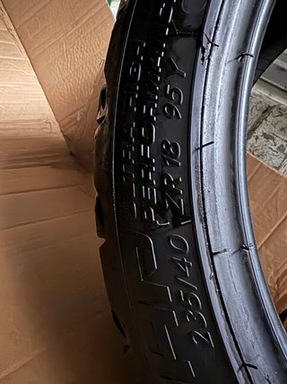 Neumáticos 235 40 18 (95Y) Nuevos
