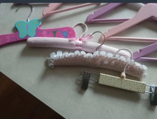 Lote de perchas infantiles