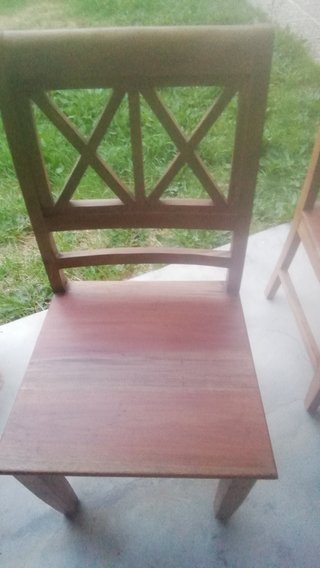Sillas de madera sin cojines