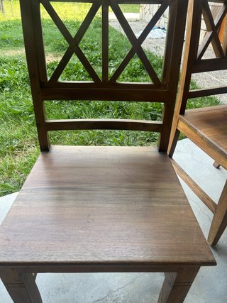 Sillas de madera sin cojines